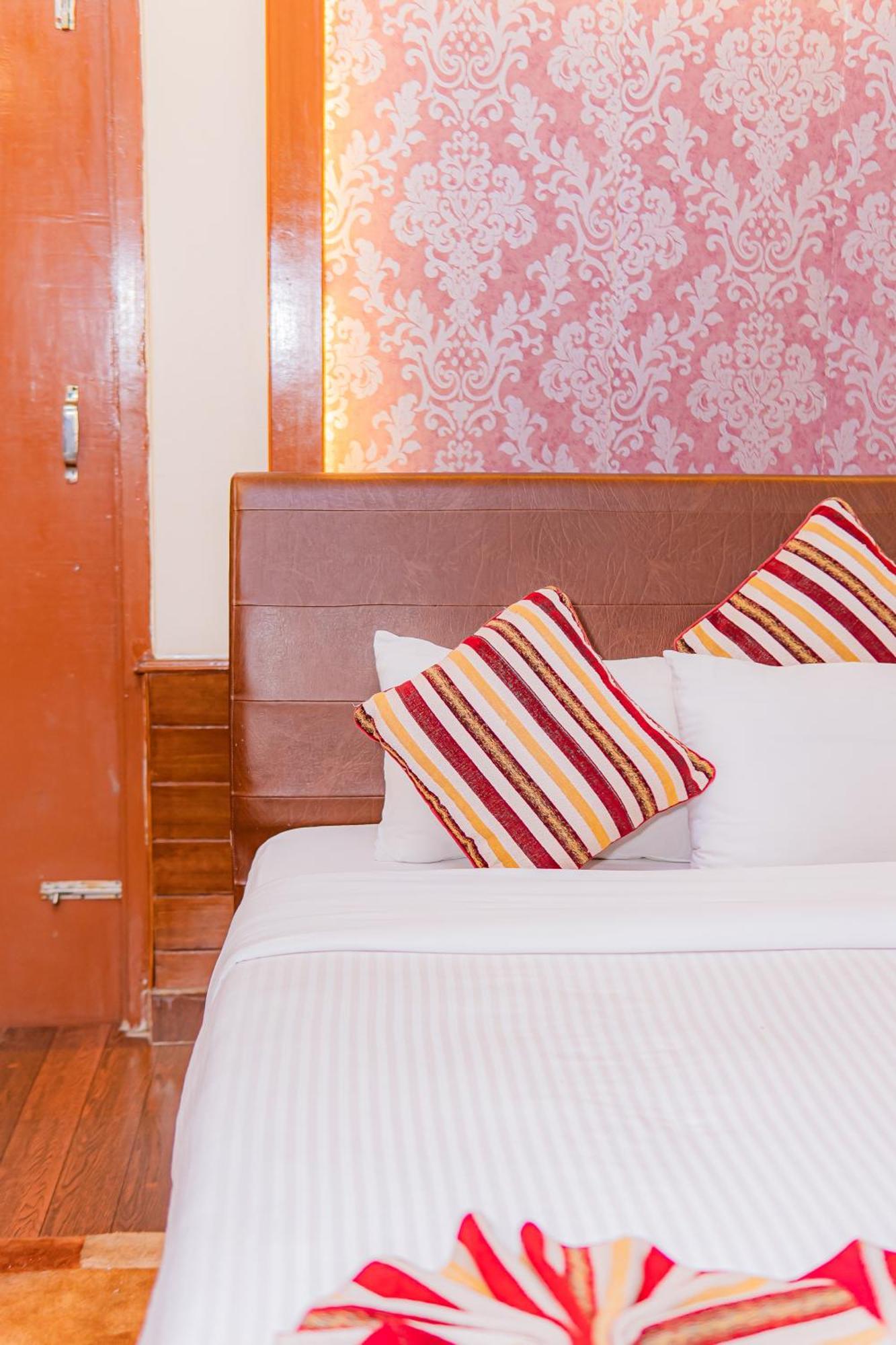 Hotel Crystal Palace Ποκάρα Εξωτερικό φωτογραφία